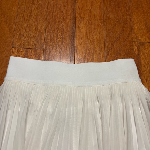 Lululemon Mesh accordion /pleated tennis skort / skirt - Size 2 - Picture 5 of 5